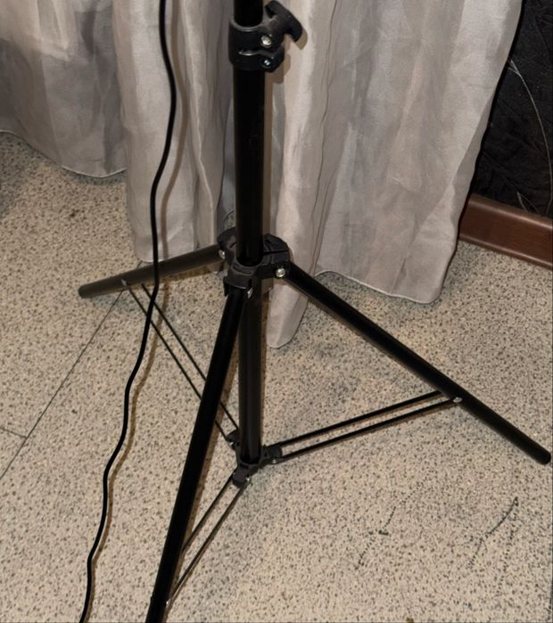 Лампа кольцевая.