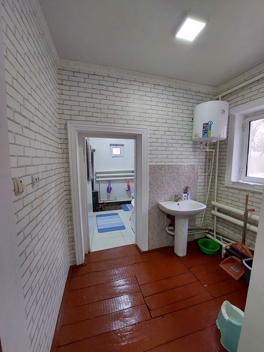 Sentrda Gone qala 120 avtobaz 4.5 sotuk 4 komnata jay s.di