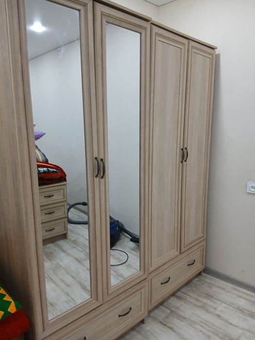 Спальный гаринтур. Комод тумбы