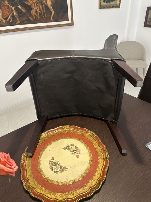 Vind masa cu 4 scaune din piele nefolosita