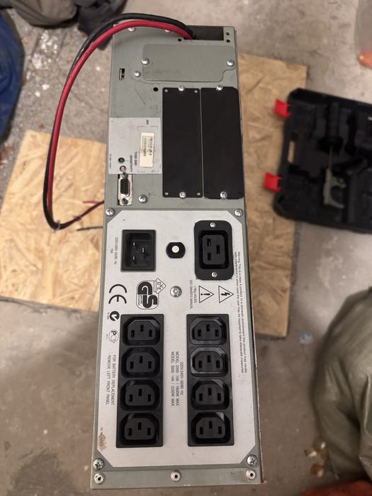 APC Smart-UPS 3000 не испавен