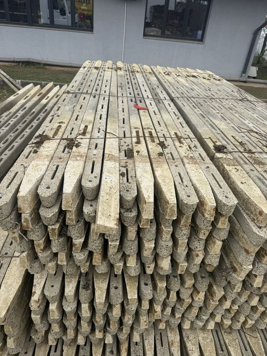 Stalpi de beton / Spalieri pentru gard, vie, zmeura etc.