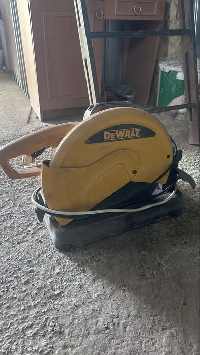 Монтадная пила DeWalt
