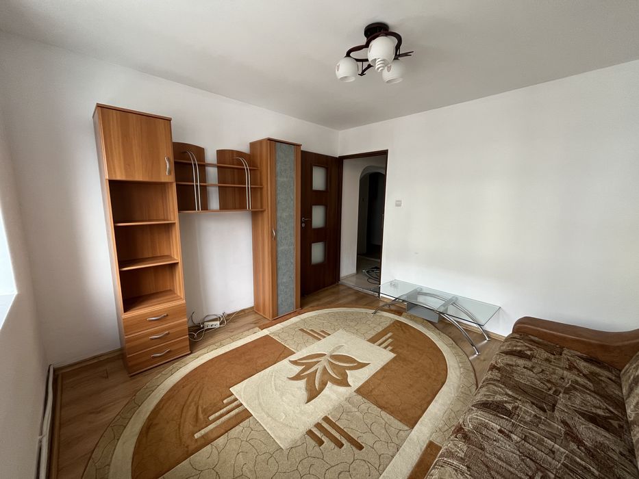 Inchiriez apartament 3 camere