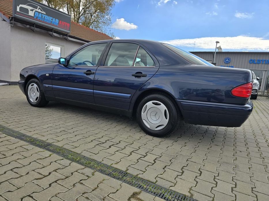 Mercedes Benz E200 Old Timer