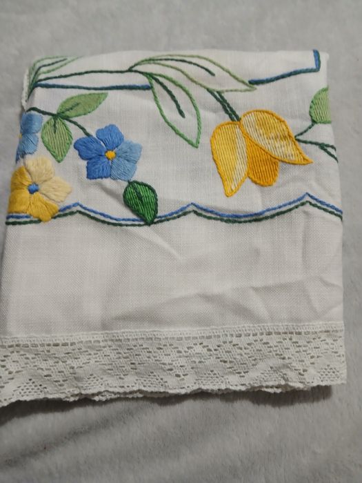 Покривка бродерия
