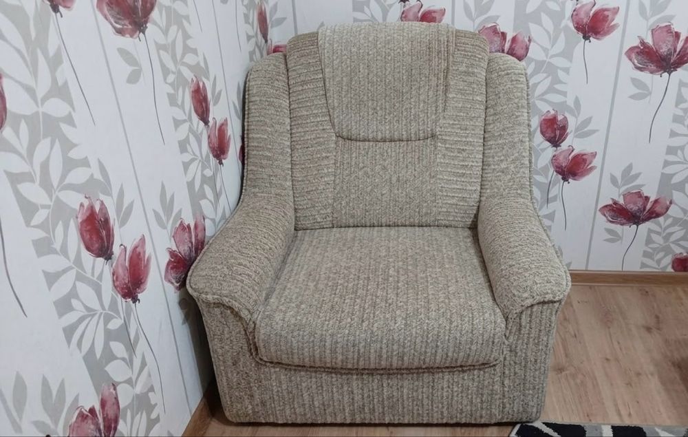: Set Canapea 3 locuri + Fotoliu stambă/textil maro