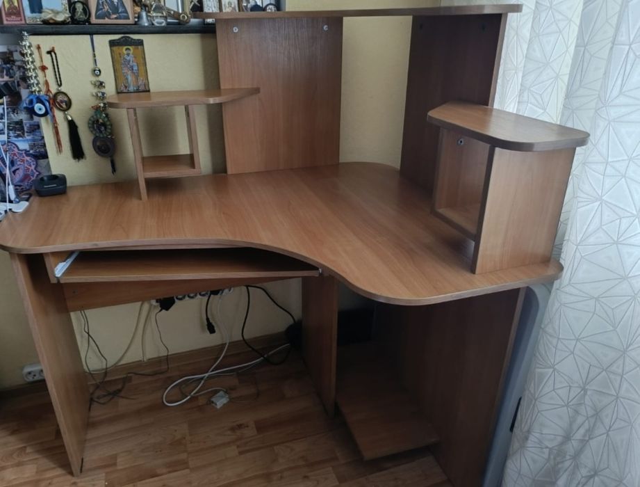 Срочно Продам компьютерный стол