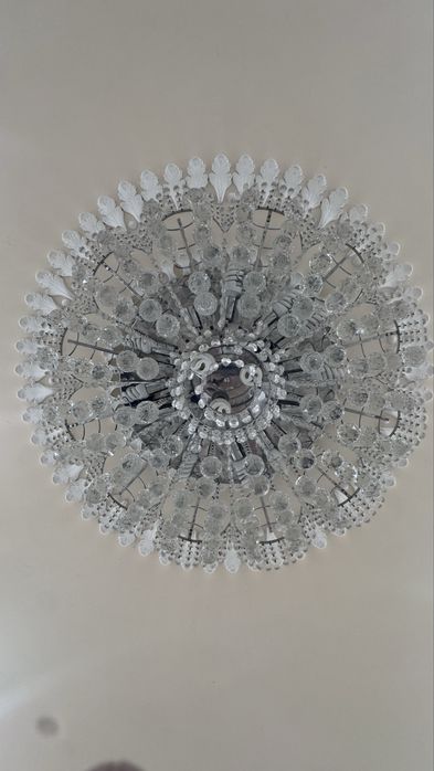 Продам хрустальную люстру