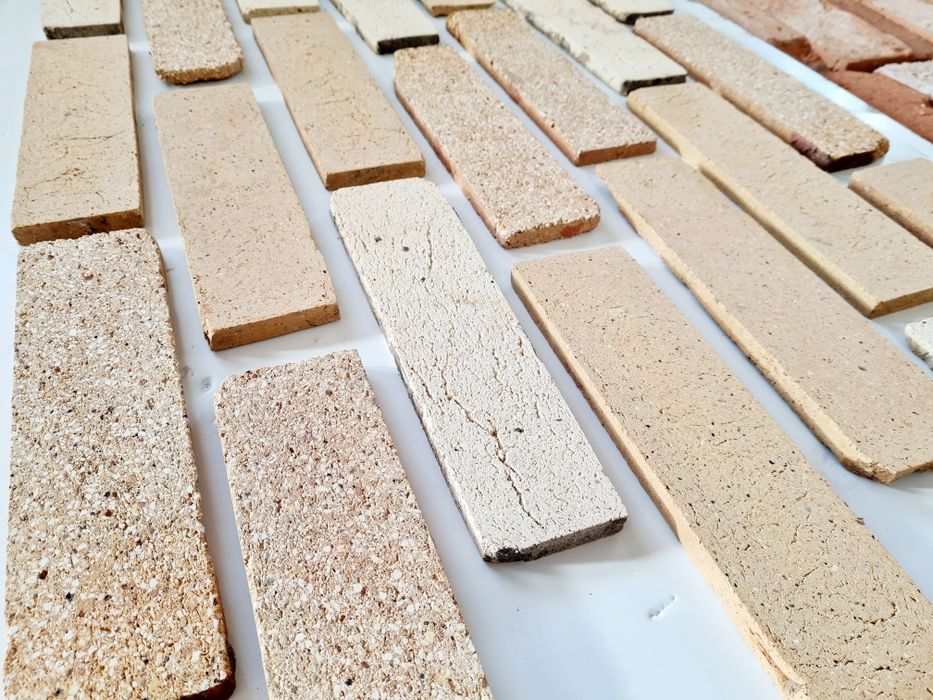 Caramida samota recuperata feliata