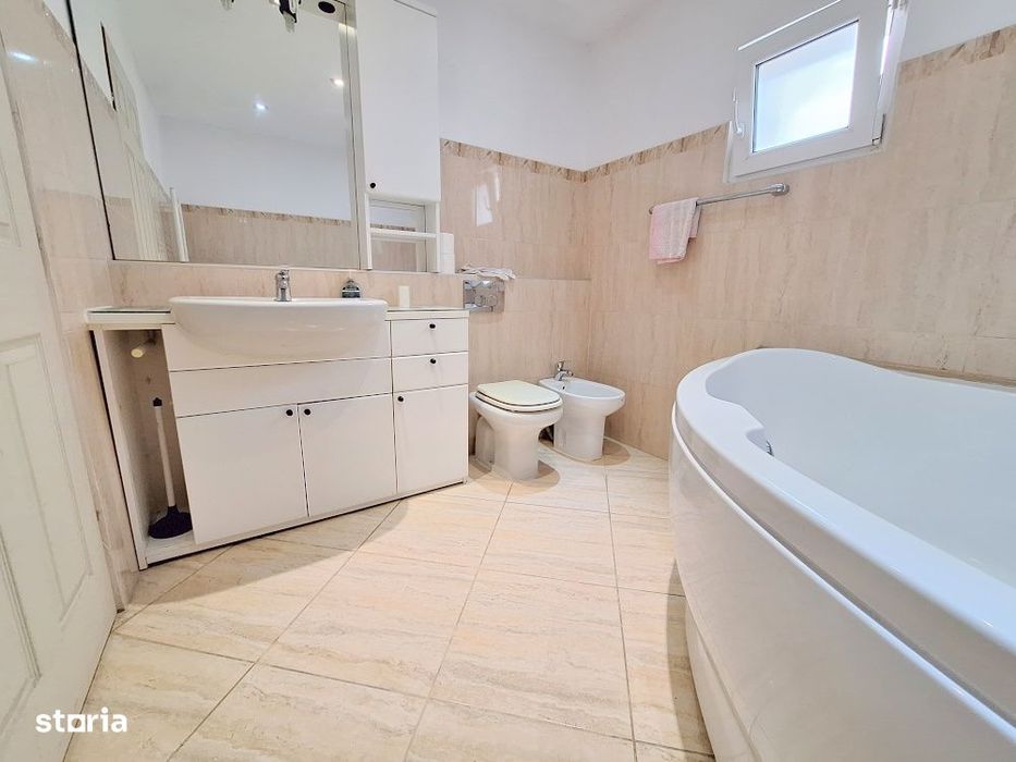 Apartament 3 camere - Zona Mioritei , Bloc an 1981