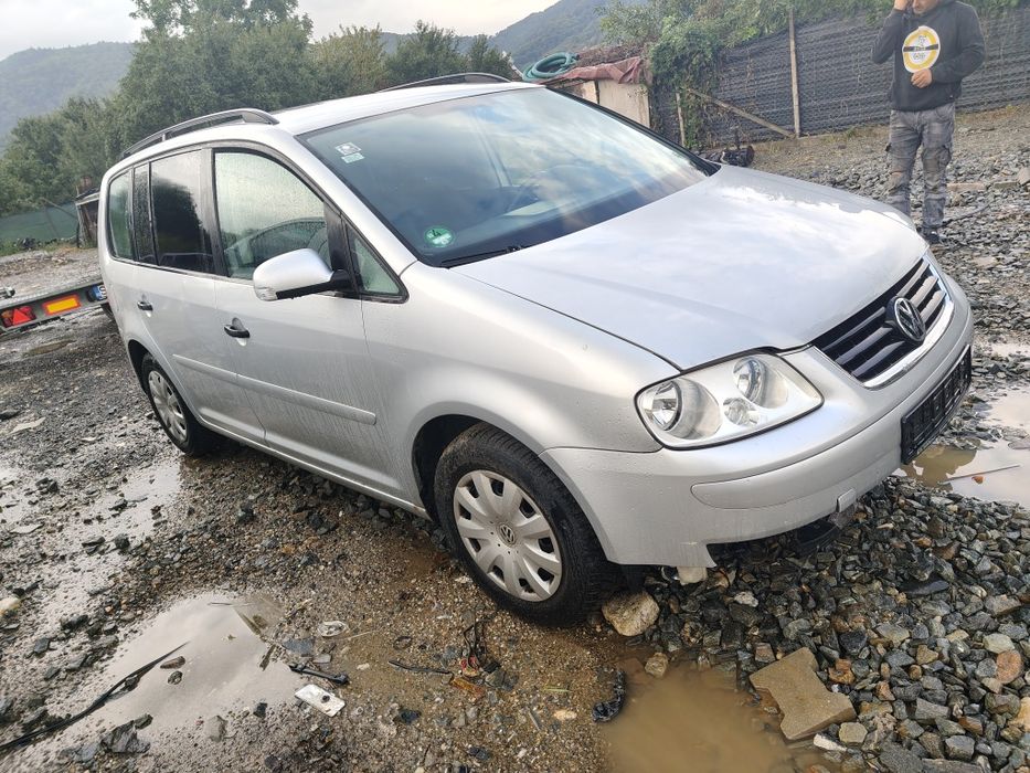 Piese motor cutie ușa haion cârlig dpf caseta scaun caseta direcție alternator compresor clima electromotor ceasuri bord  modul fuzeta vw Touran 1.9d