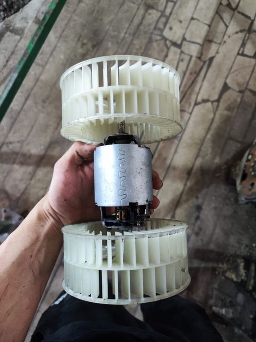 Моторчик печки 124 103 мотор с кондицилнером