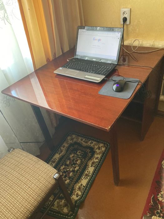 Стол-книжка раскладной, компактный, в хорошем состоянии