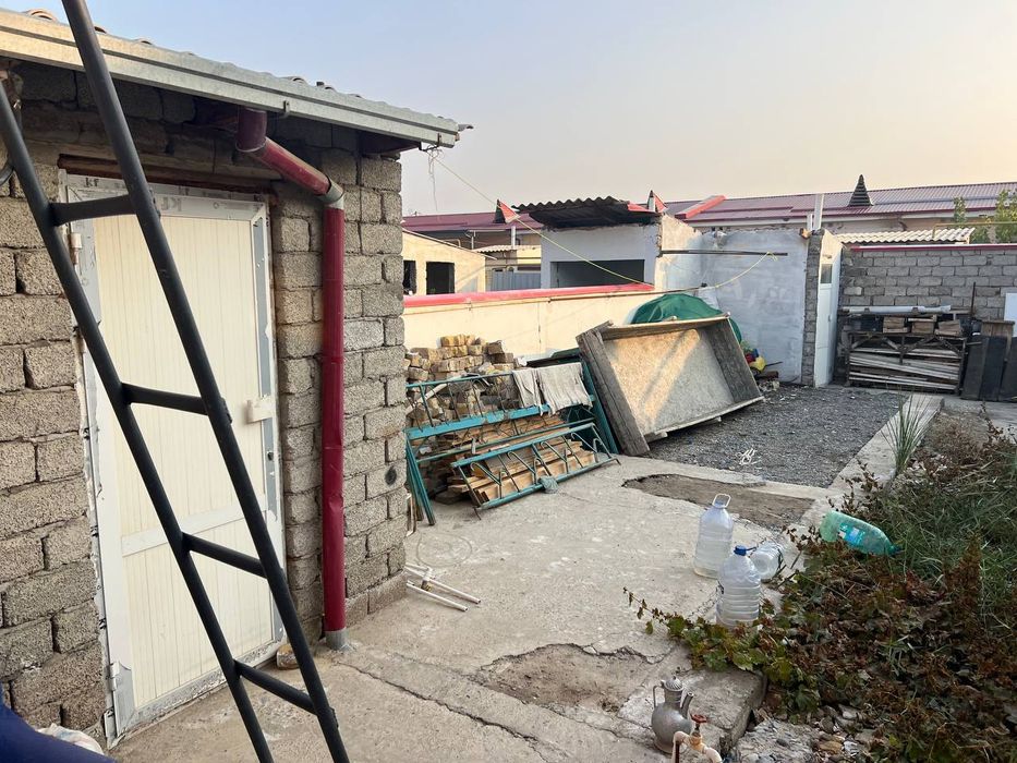 Uy sotiladi 2 sotixli