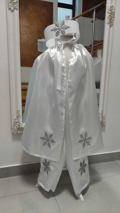 Costumas baiat Fulg de Nea Inger Ingeras alb serbare  iarna Craciun