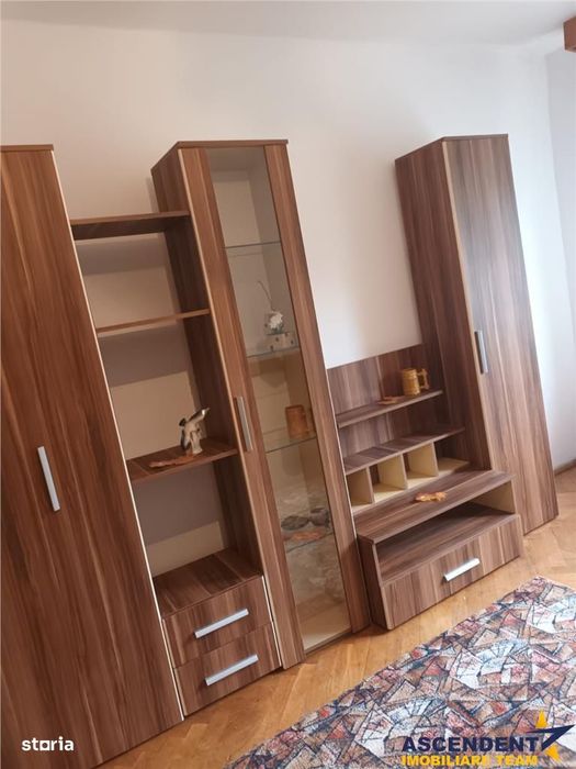 Drumul Poienii .LIvada Postei: 3 camere decomandate,2 balcoane,vedere