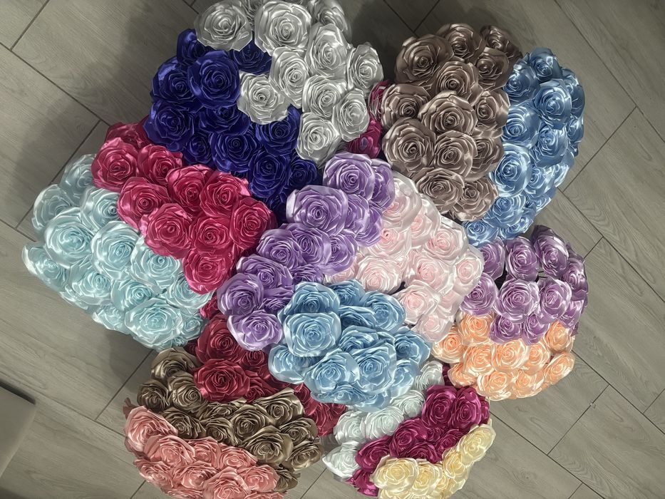 Buchete de trandafirii din satin