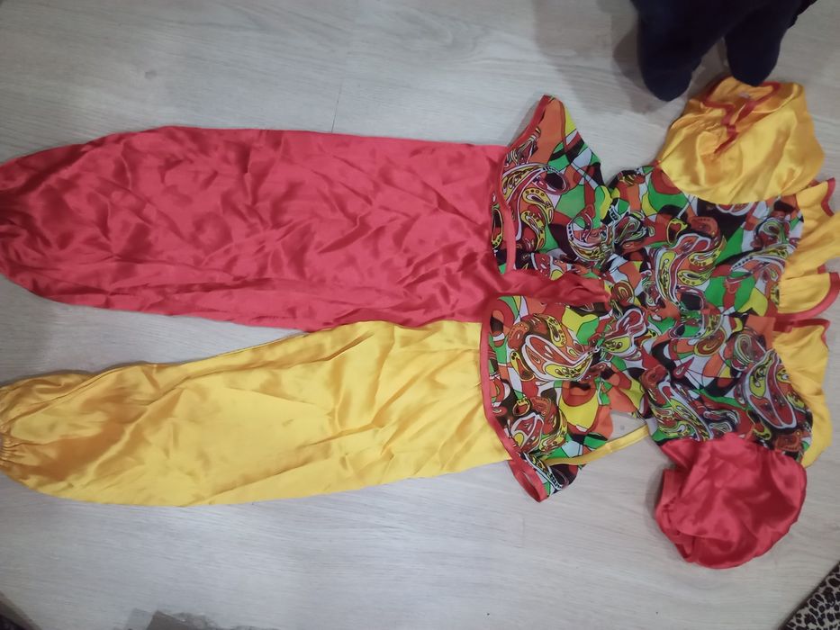 Продам костюмы детские