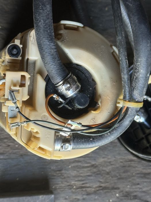 Volkswagen Golf три бензонасос