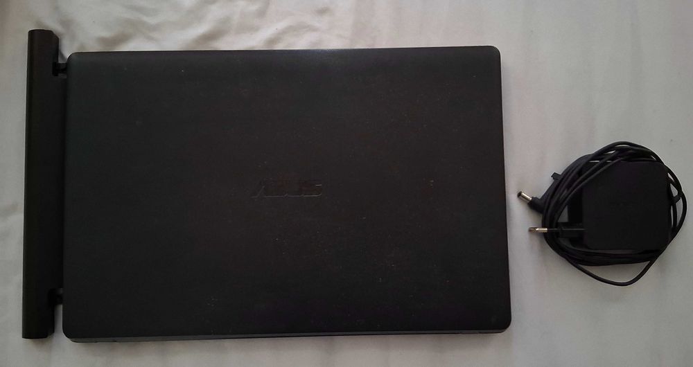 Laptop Asus X552E AMD E1-2500 (defect)