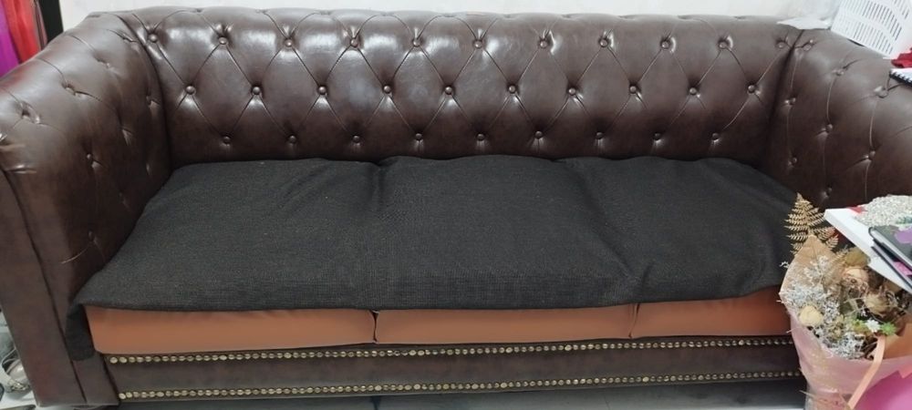 Canapea Chesterfield utilizata