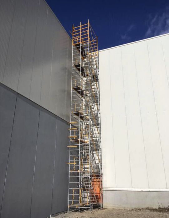 Închiriez schela - Schela turn cu trepte EGEA.