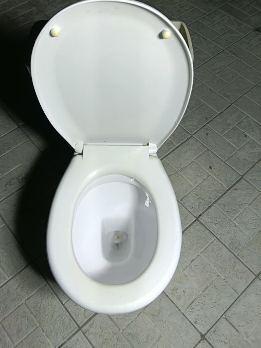 Продам унитаз нормальное состояние