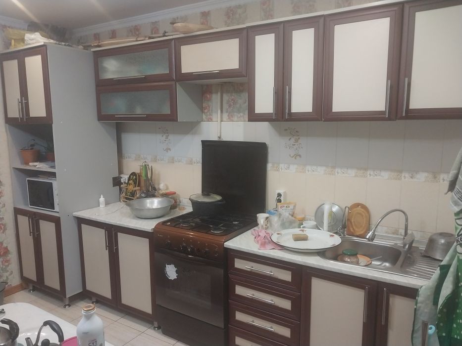 Кухонный гарнитур почти новый