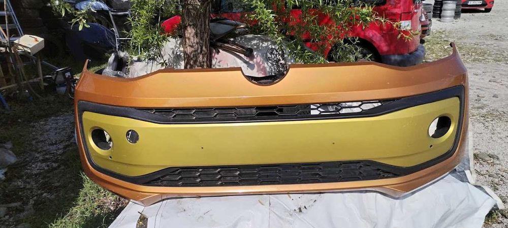 Продавам предна броня  VW UP 2017-