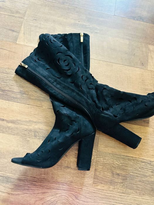 Vând sandale superbe