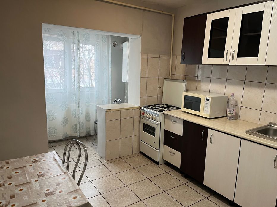 Închiriez apartament Micro 17