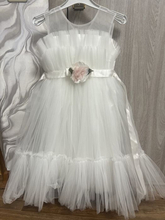 Платье деткое продам