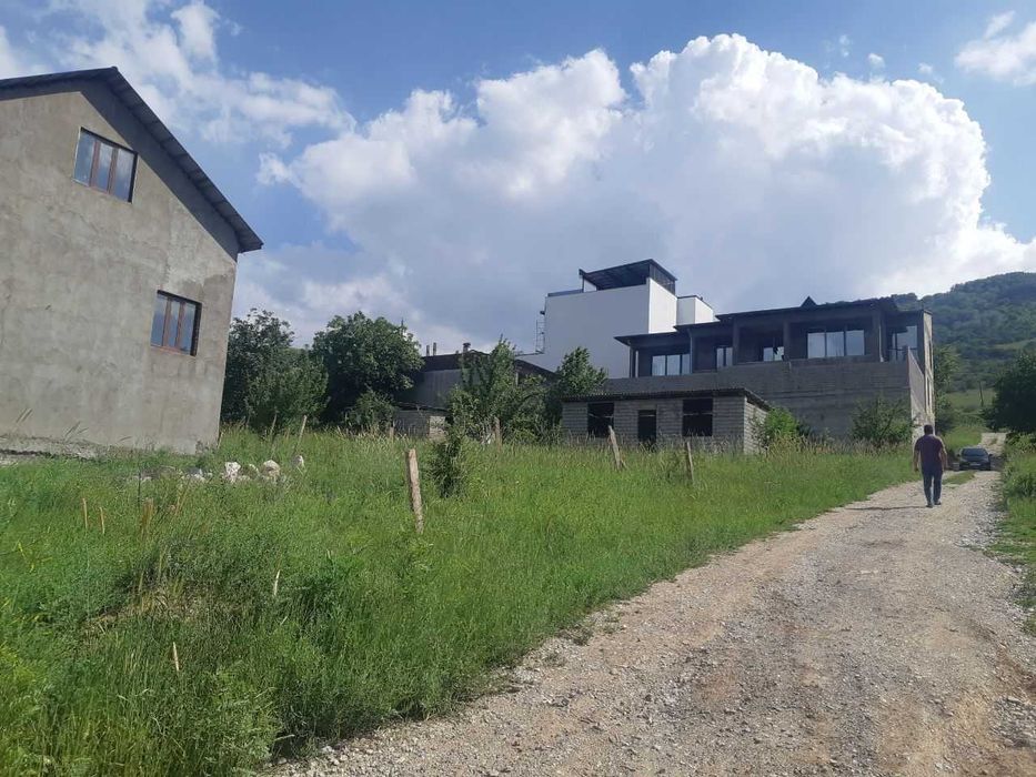 Чарвак,Юсуфхона продаётся дачный участок 5 соток.
