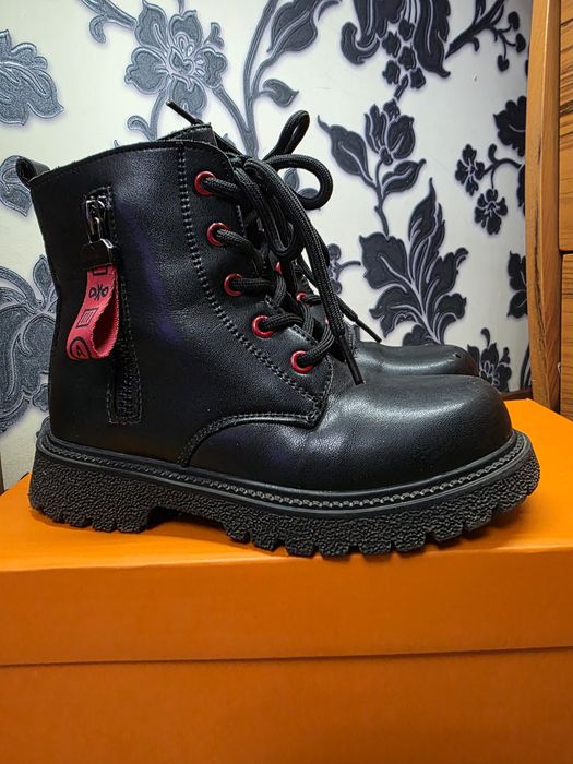 Продаю  демисезонные ботинки на девочку