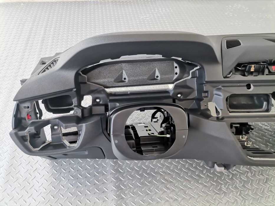 Ново Табло BMW 5 G30 G31 G38 Lci без HUD Черно гума