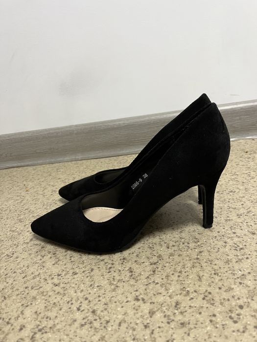 Срочно продается черные туфли 38 размера