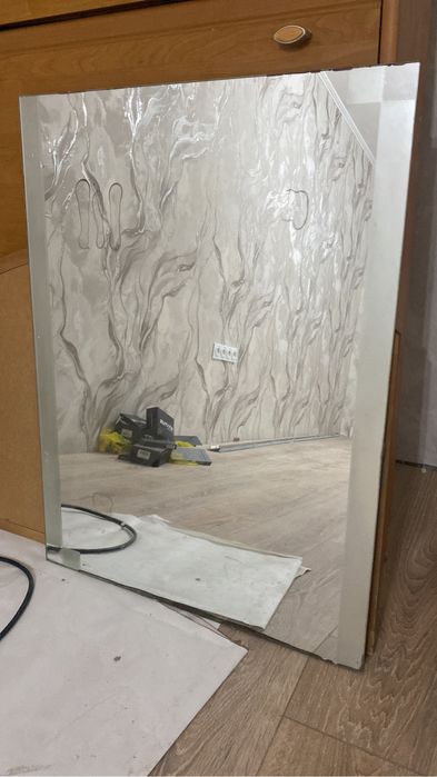 Продам зеркало …………….