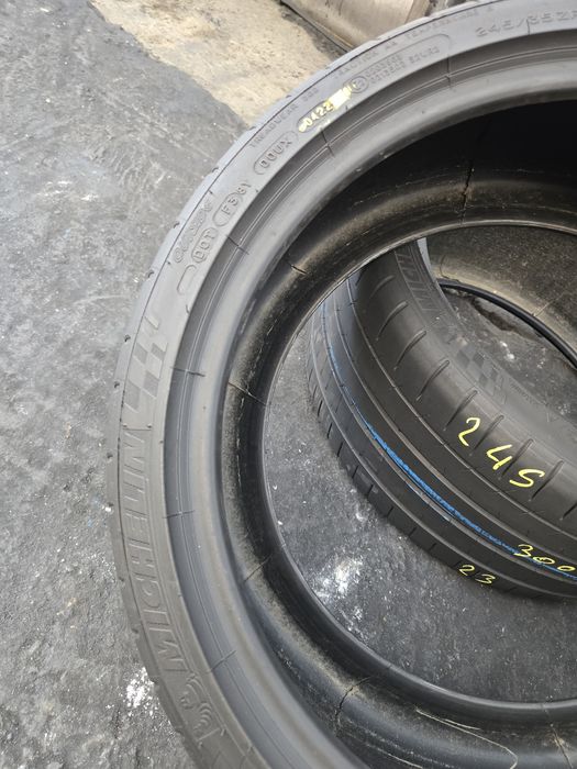 245 35 18 michelin