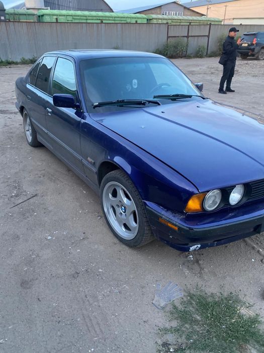 Машина бмв 520 5