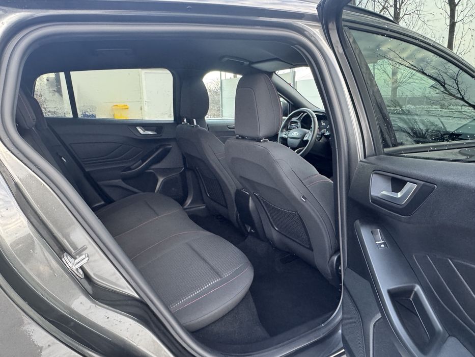 Ford Focus ST LINE/full led/camera/keyless/distronic/soft close/lane