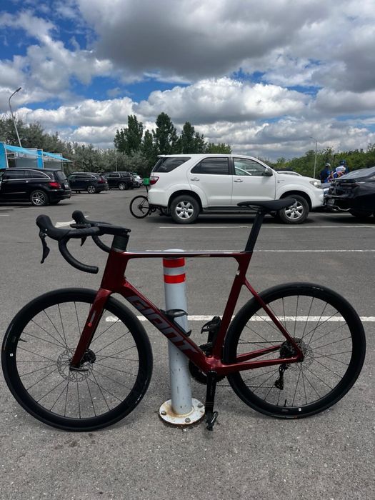 Карбоновый шоссейный велосипед Giant