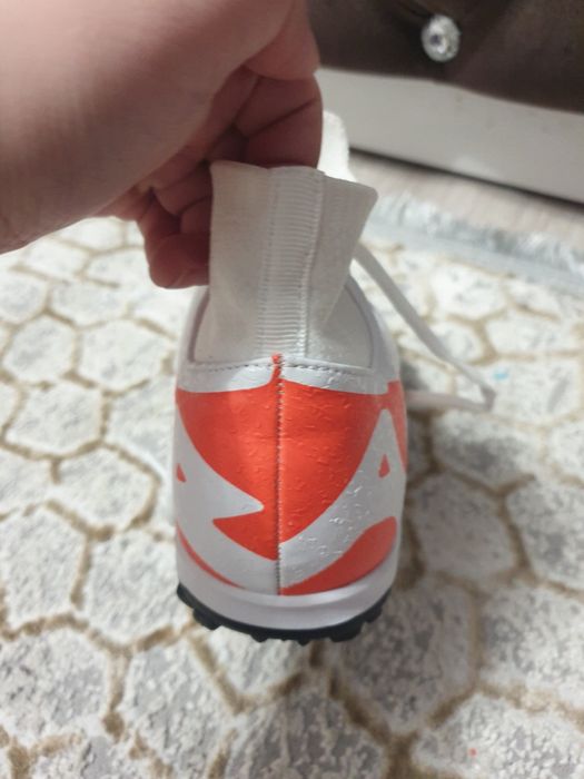 Продаю бутсы новый