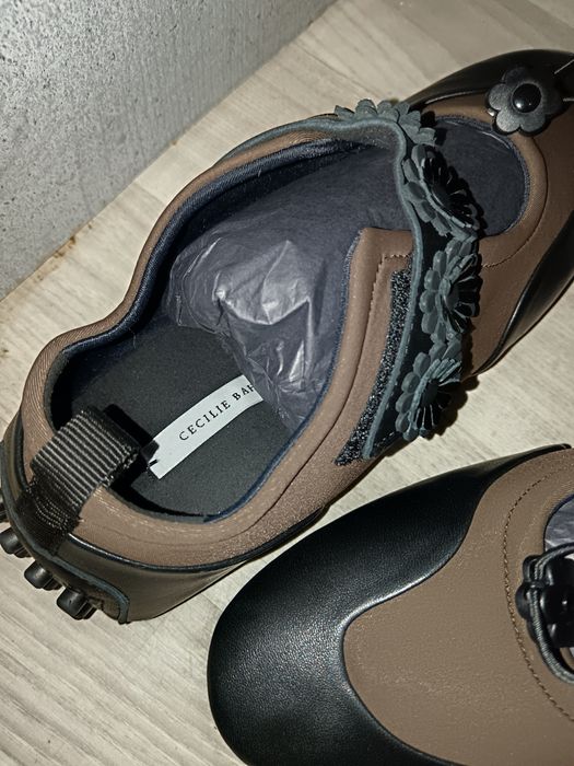Pantofi Mary Jane stil Designer 

Sunt niște pantofi Mary
