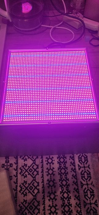 LED лампа – 30 × 30см