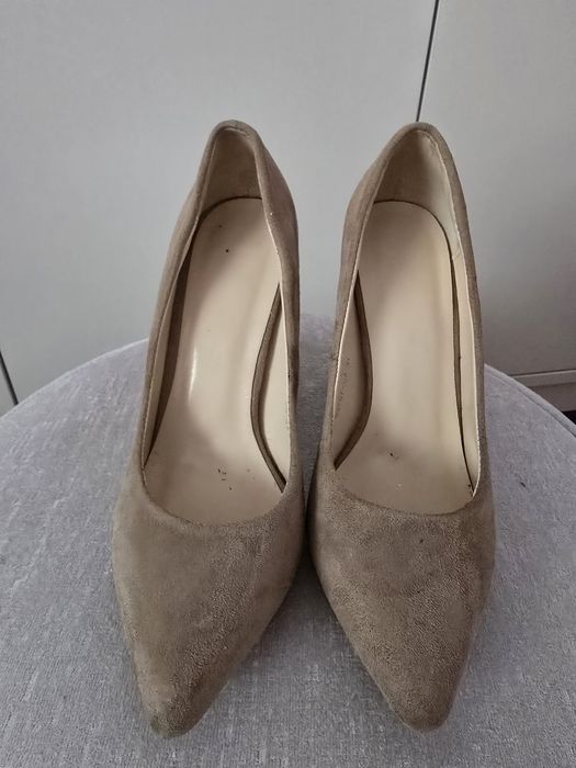 Обувки на висок ток