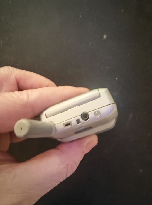 Motorola v66i + charger ( unlocked, baterie Nou nouță)