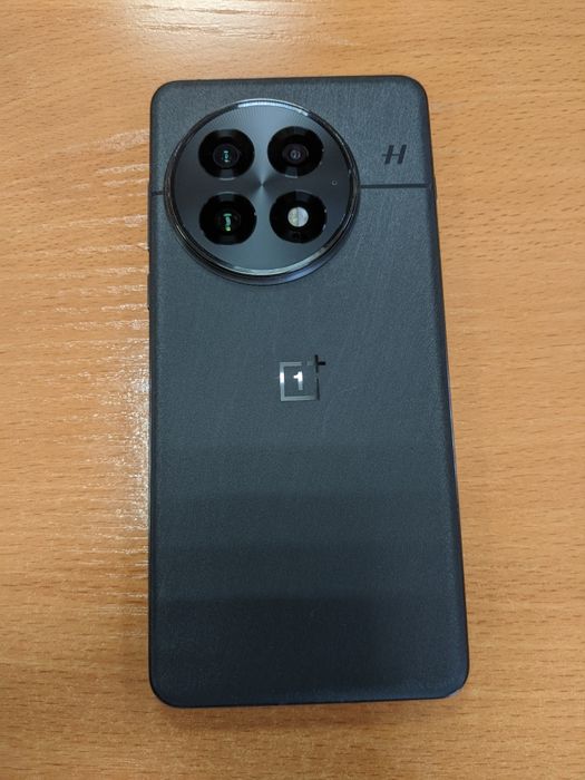 OnePlus 13, 12/256 ГБ, SIM + eSIM