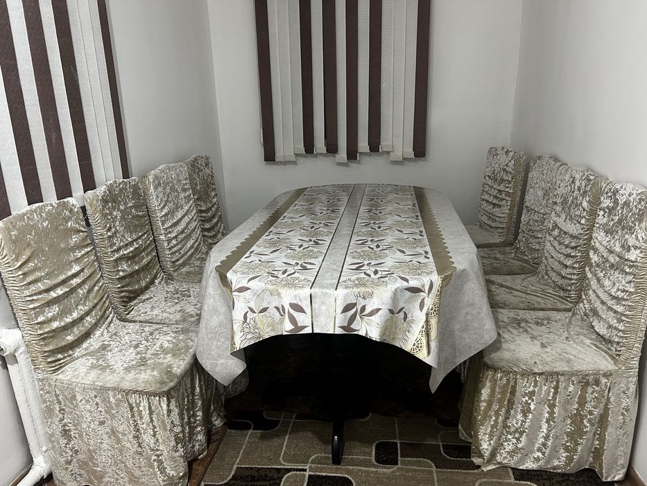 Стол с 8 стульями