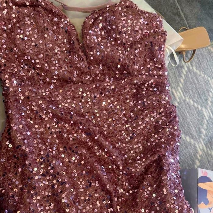 Бална рокля с пайети и цепка